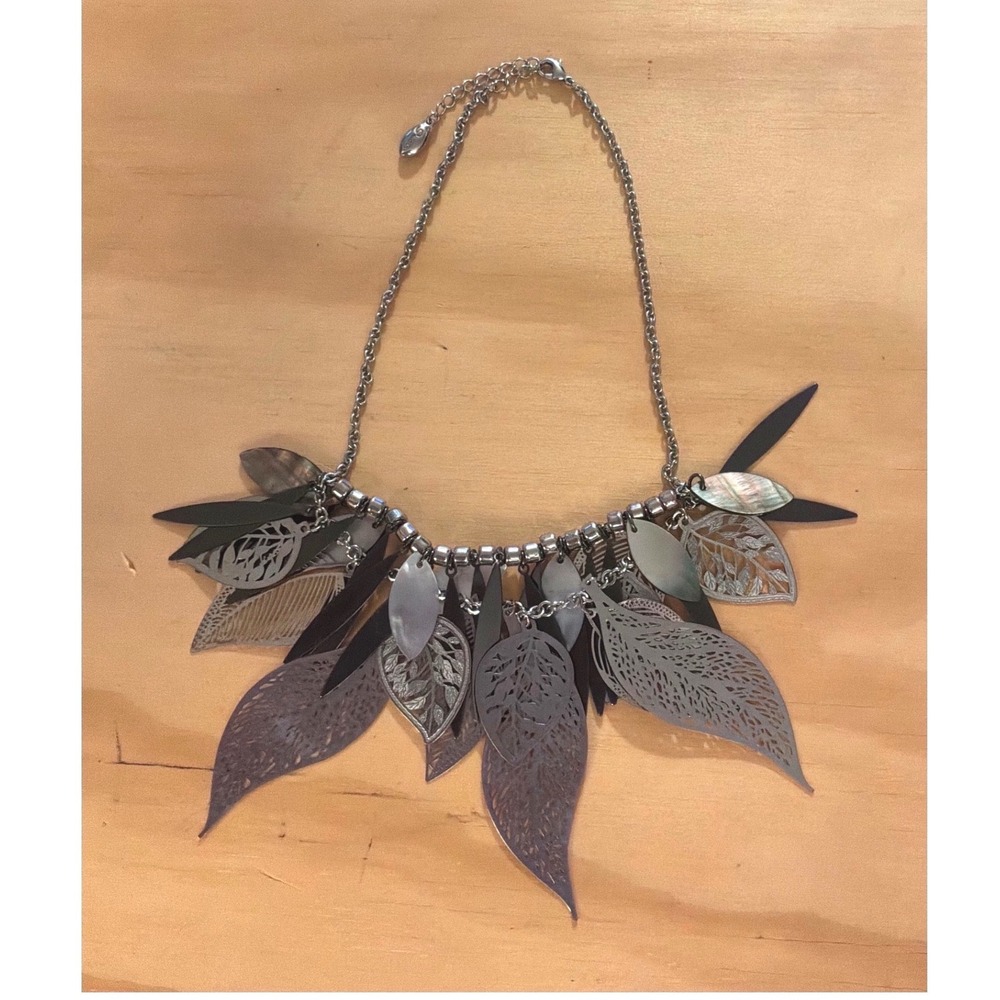 Gwen Stefani Silver Gray Mixed Media Leaf Statement Bib Necklace